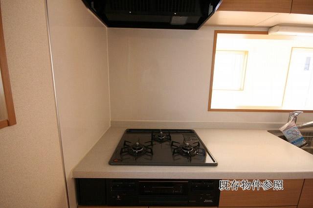 Kitchen. Three-necked gas stove