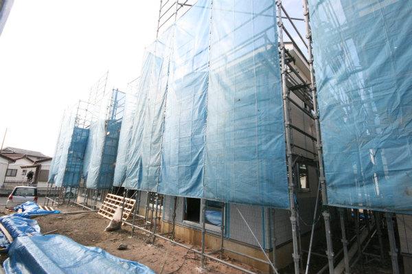 Local photos, including front road. Front road 6M And out effortlessly wife also car