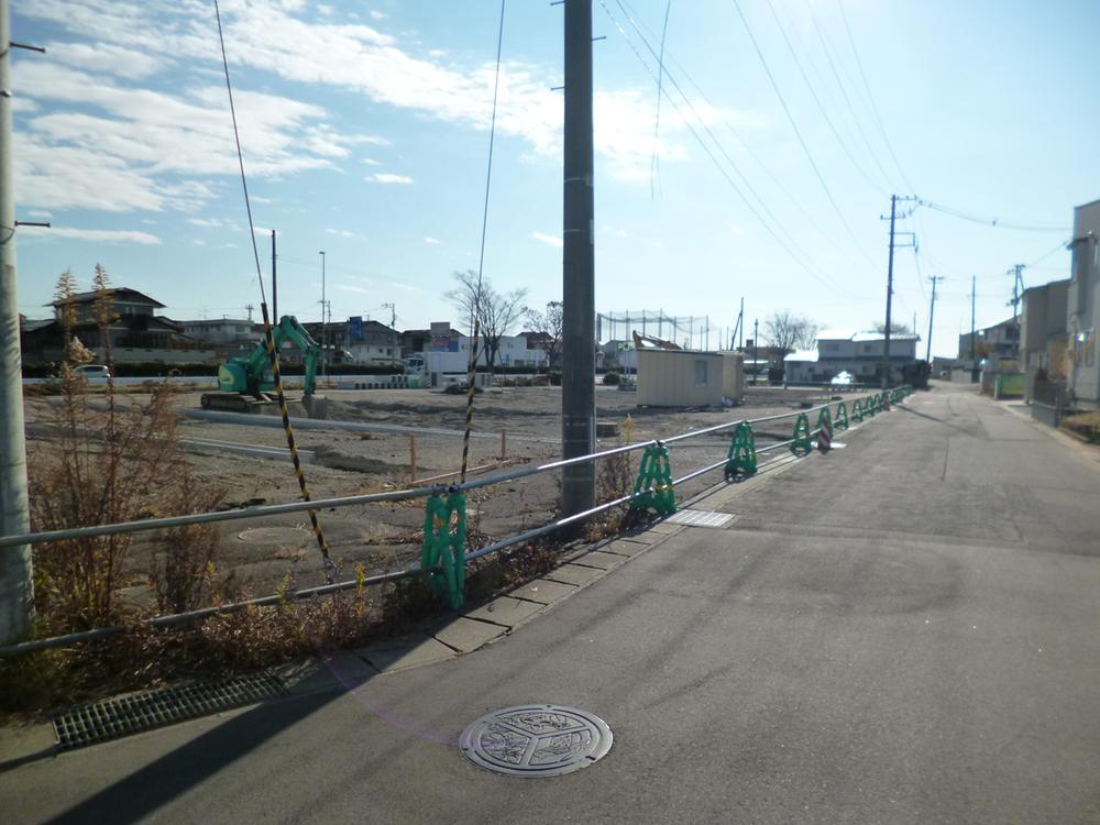 Local photos, including front road. Car traffic even less safety