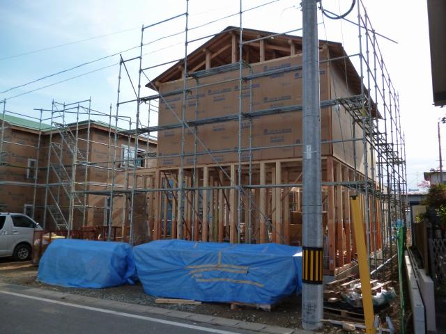 Local photos, including front road. Day reserved for the north road but Nantei