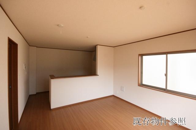 Living. Face-to-face kitchen