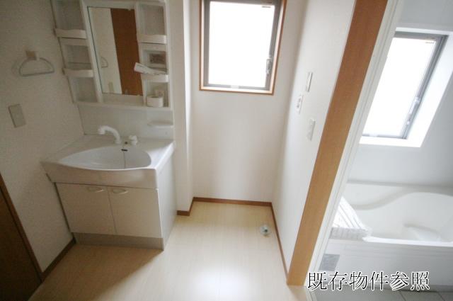 Wash basin, toilet. With anti-fog heaters