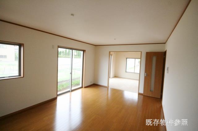 Living. Face-to-face kitchen