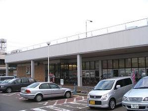 Supermarket. York-Benimaru Cycon 10-minute walk from the 800m field to store