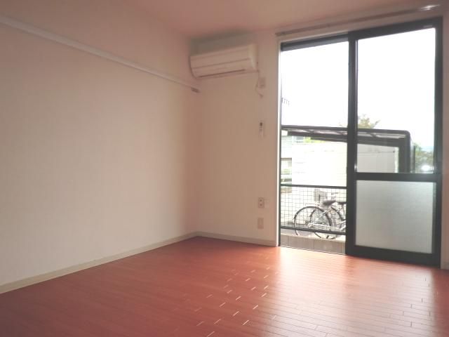 Living and room. Is a room with air conditioning.