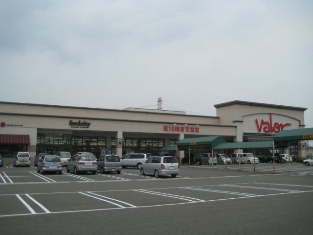 Supermarket. 2100m to Barrow (super)