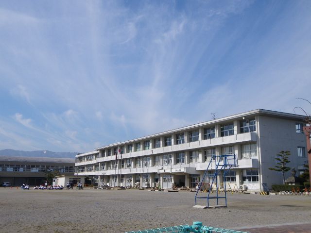 Primary school. Municipal Niki 3200m up to elementary school (elementary school)