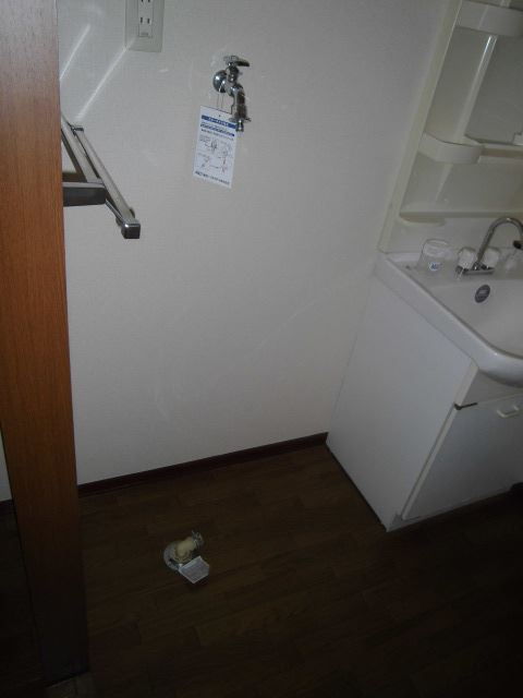 Other room space. I like the indoor laundry storage.