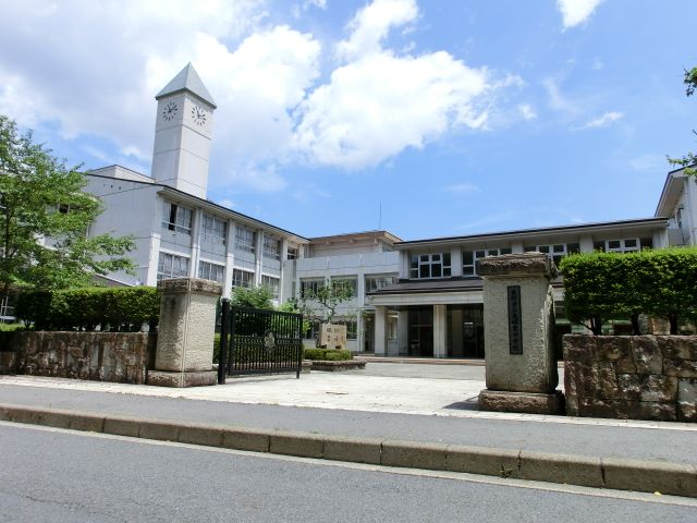 Junior high school. Municipal Ena 1800m to the east, junior high school (junior high school)
