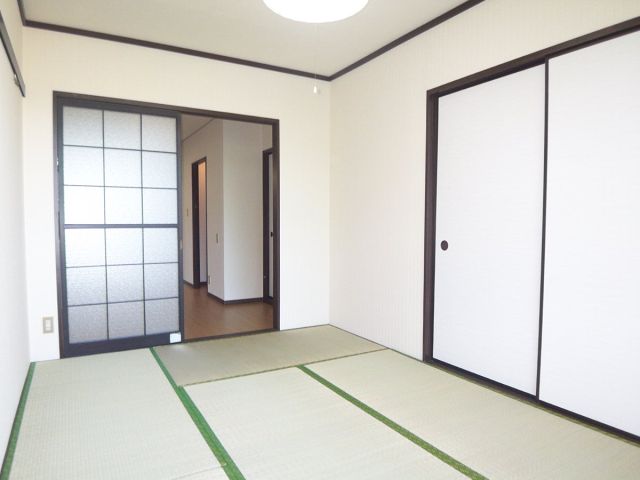 Living and room. 6-mat Japanese-style