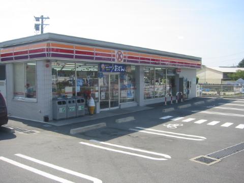 Other. 800m to a convenience store (Other)
