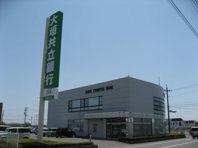 Bank. Ogaki Kyoritsu Bank until the (bank) 2200m