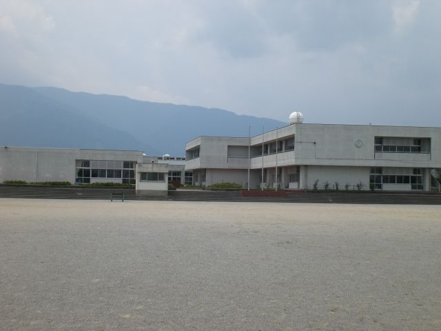 Primary school. Municipal Ikeda 1600m up to elementary school (elementary school)