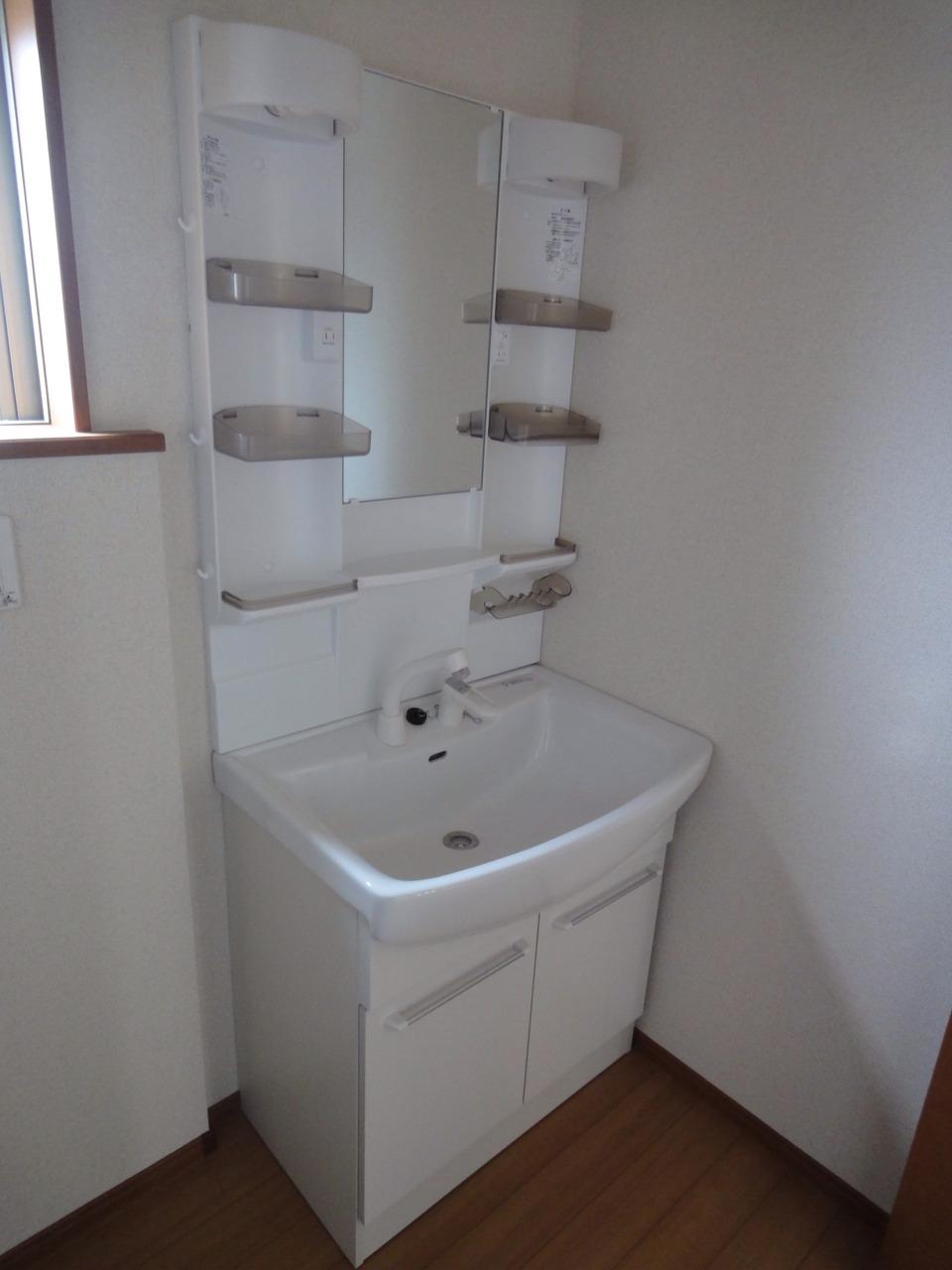 Wash basin, toilet. (2013.11.14 shooting)