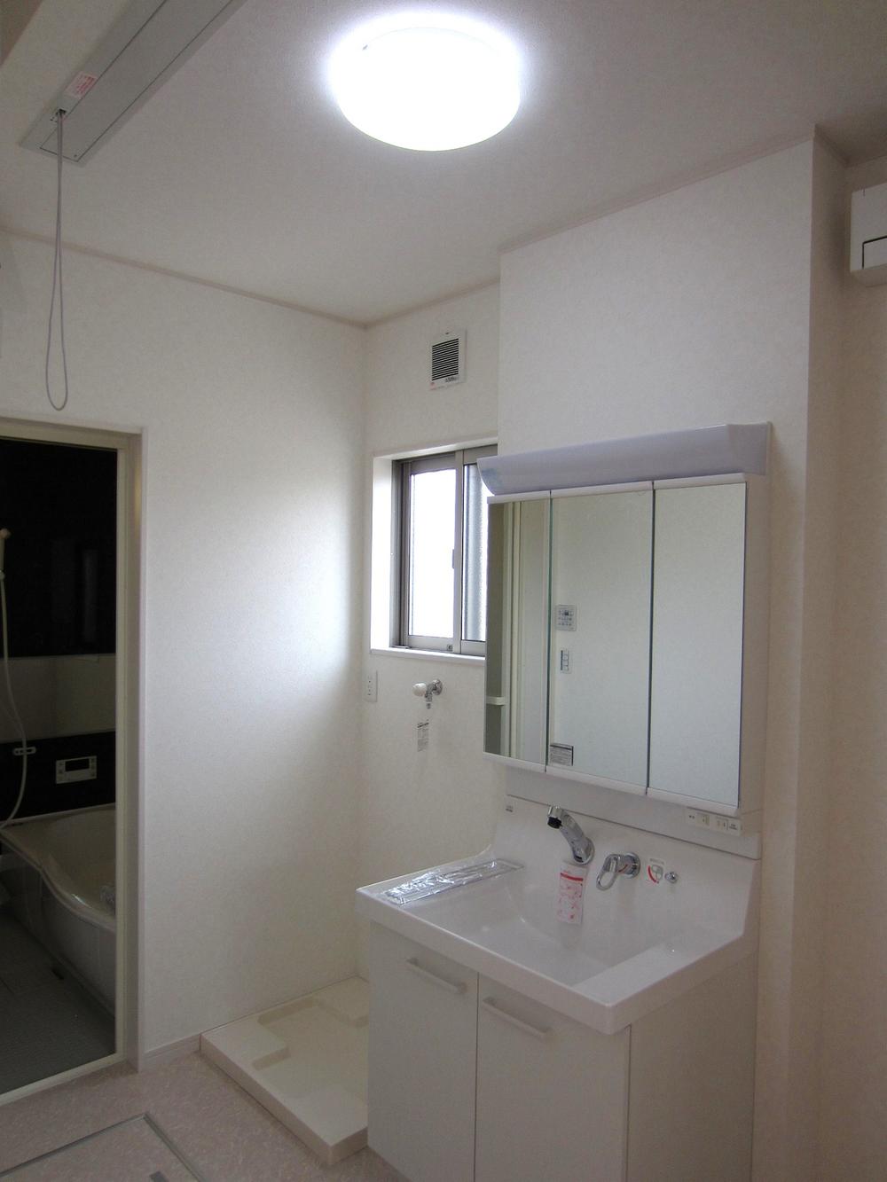 Bathroom. Large storage There is also the basin.  Comfortable ☆ 