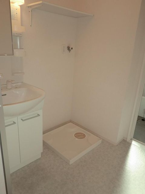 Washroom. Room is a basin space. 