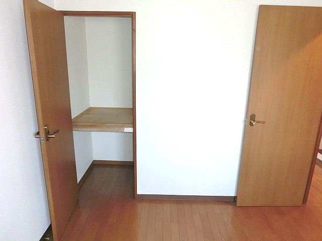 Living and room. With storage of 4.7 quires Western-style