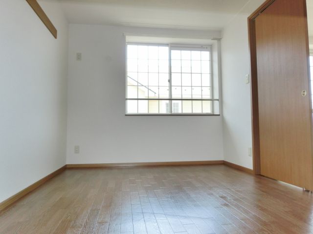 Living and room. Bright south of Western-style.