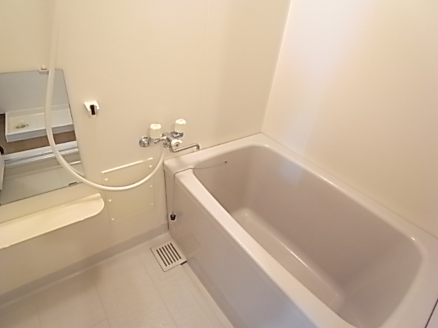 Bath. Bathroom separate