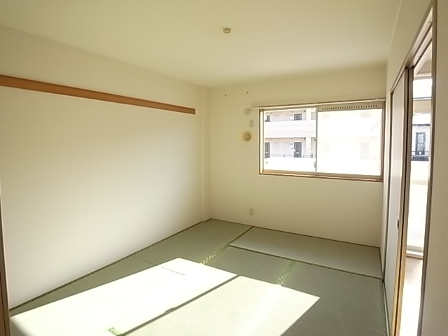 Living and room. Japanese-style room 6 tatami