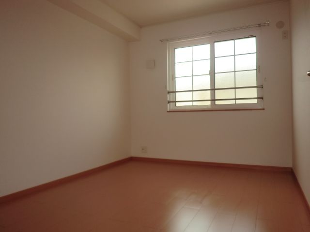 Living and room. 6 Pledge of Western-style with the north side of the window