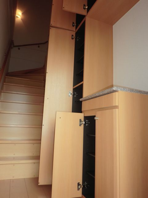 Entrance. Entrance is equipped with a large shoebox