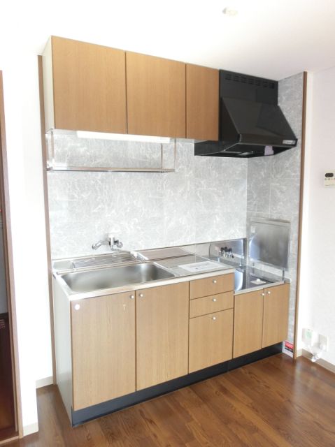 Kitchen. Two-burner stove can be installed