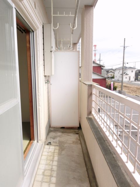 Balcony. Ample porch to hang out the washing. 