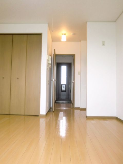 Living and room. It pours the light of the sun, Space of warmth. 