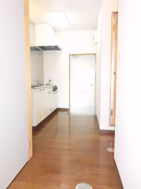 Other room space. Wide corridor space width.