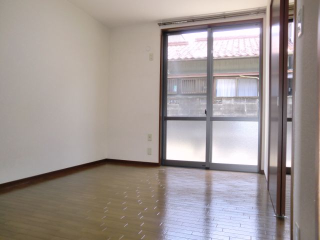 Living and room. Sunny good Western-style