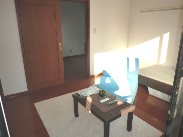 Living and room. Familiar stylish furniture in CM ・ With consumer electronics.