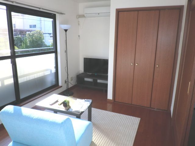 Living and room. Familiar stylish furniture in CM ・ With consumer electronics.