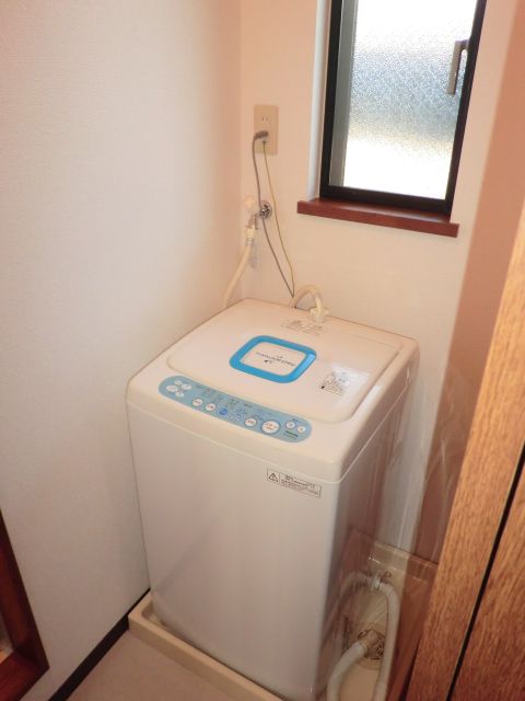 Other room space. It is with a fully automatic washing machine.
