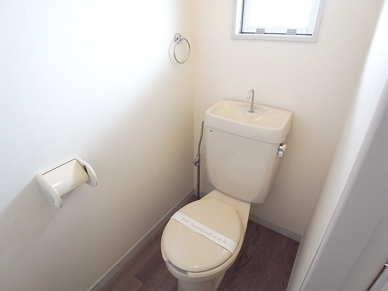 Toilet. Toilet with a window ventilation and electrical No need! !