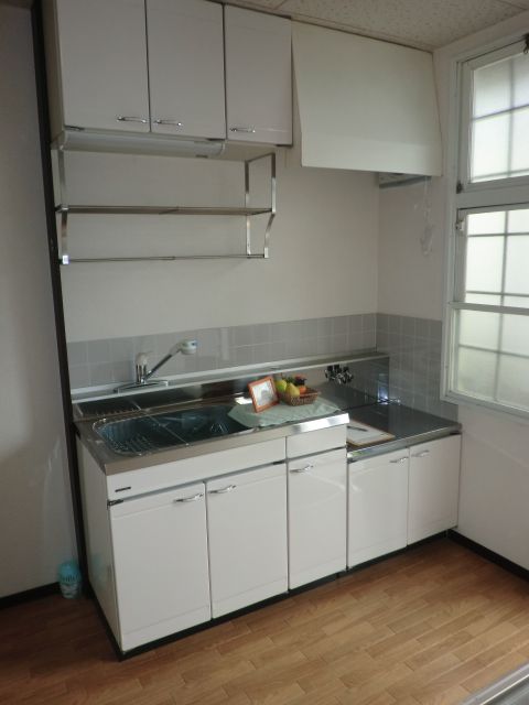 Kitchen. Two-burner gas stove It is also possible installation.