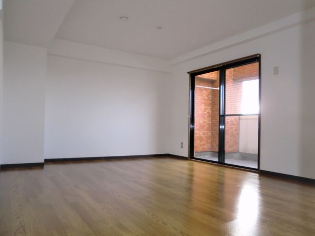 Living and room. Optimal size to coordinate. 