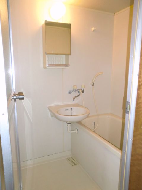 Bath. Basin with a bathroom. 