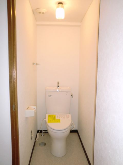 Toilet. Warm let you survive the winter. 