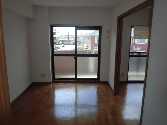 Living and room. It is the state of Western-style.