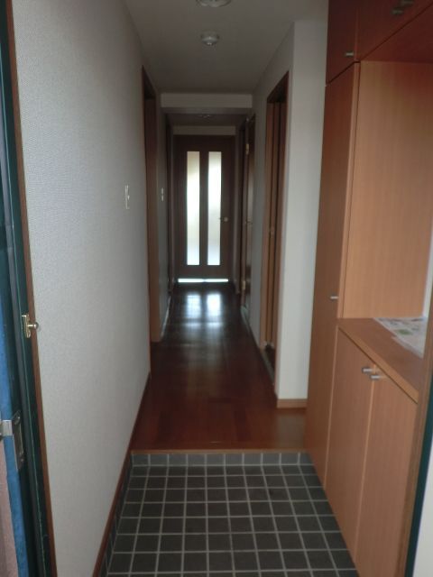 Entrance. It is the state of the entrance.