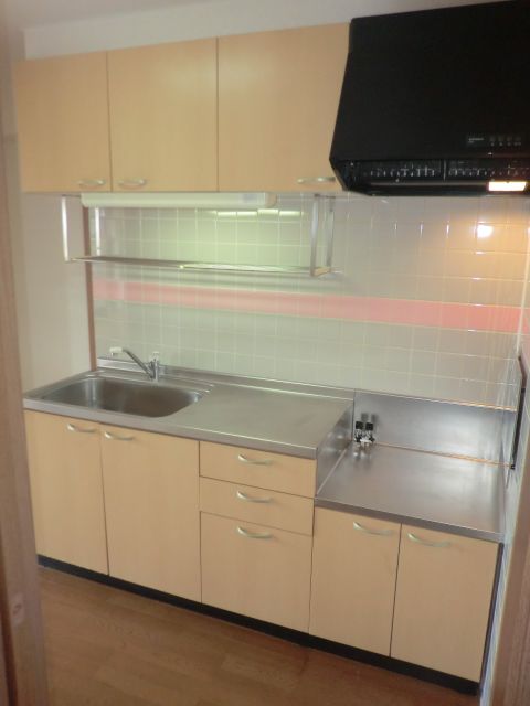 Kitchen. Please enjoy the dishes.