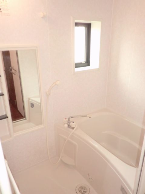 Bath. Bathroom with a ventilation window.