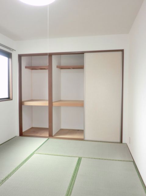Living and room. This modern tatami rooms.