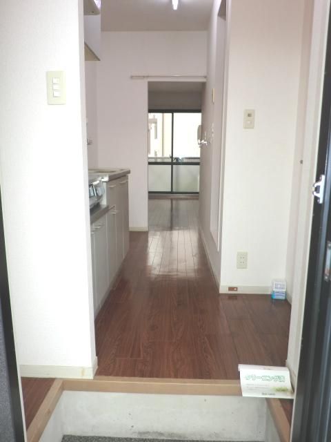 Entrance. It looks like I looked at from the front door. 