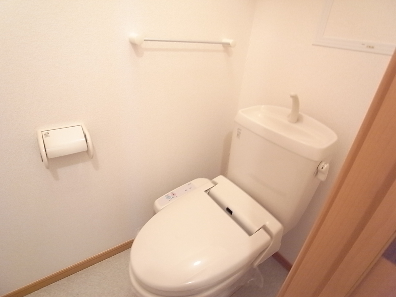 Toilet. Toilet with a window ventilation and electrical No need! !