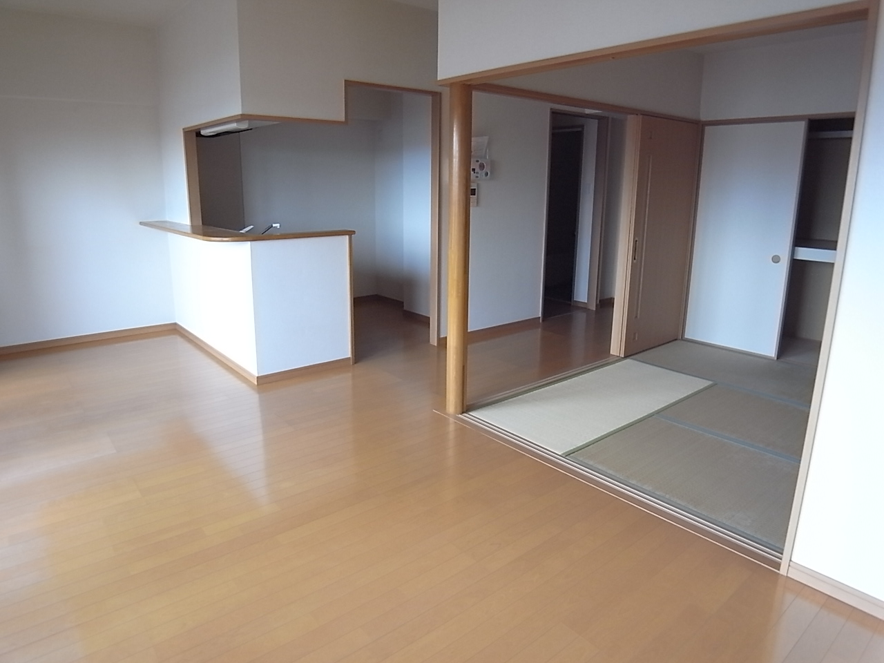 Living and room. Spacious living! !