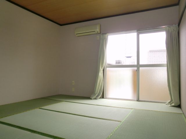 Living and room. Sunlight will rain down