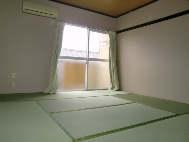 Living and room. It is air-conditioned