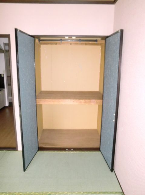 Receipt. Storage with depth